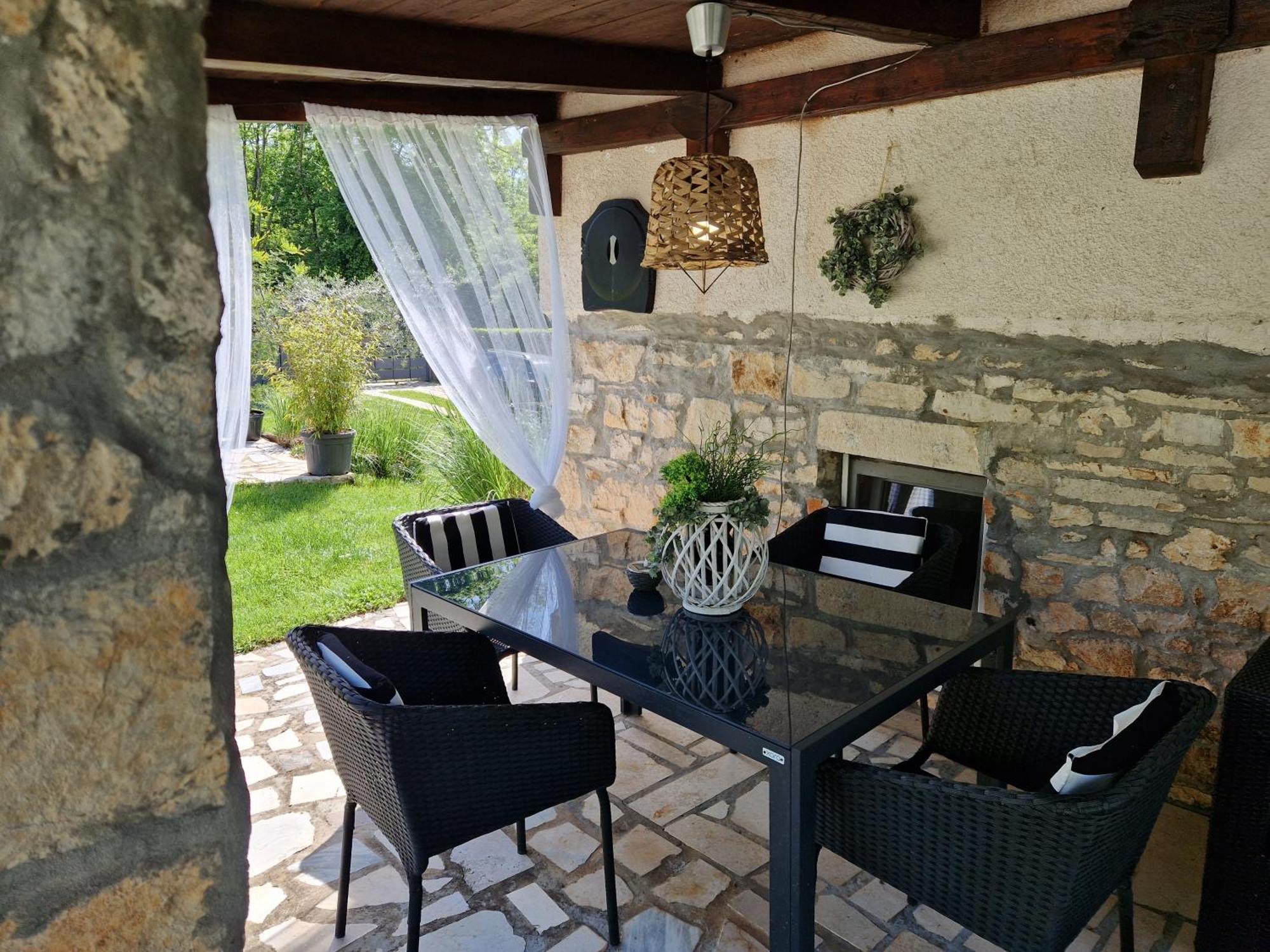 Holiday House Vuki Nedescina Экстерьер фото