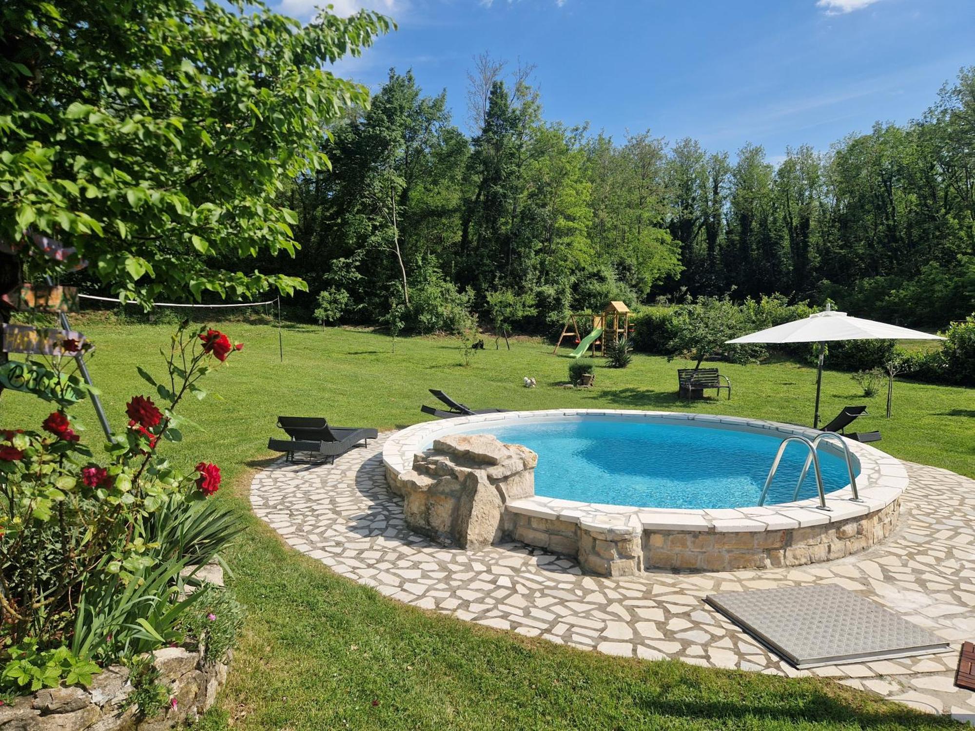 Holiday House Vuki Nedescina Номер фото